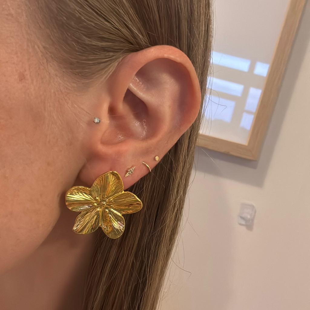 Gold Flower Stud Earrings 25$